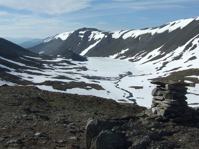Riaren er høyeste punktet mellom Gjevilvasshytta og Trollheimshytta på ca 1320 moh. Utsikt østover.vvvv